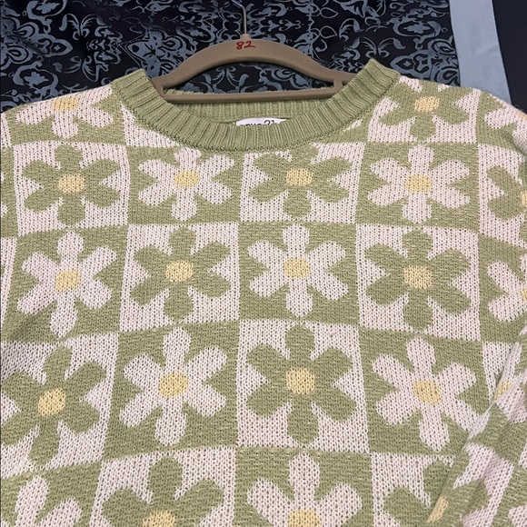 Rue21 Green and Cream Floral Sweater, excellent choice and condition, size XS - Picture 3 of 8